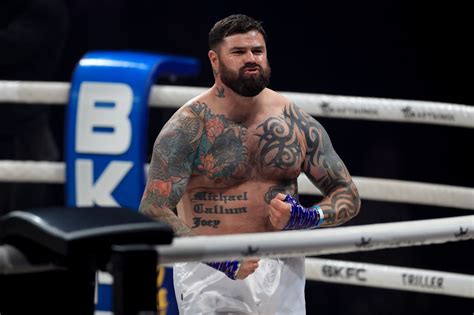 Terrill Defends Heavyweight Title After Hunt Breaks His Arm.
